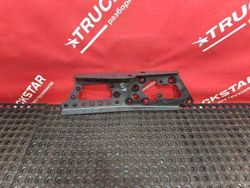 Кронштейн усилителя бампера правый