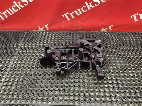 Кронштейн буксировочный левый 2024г