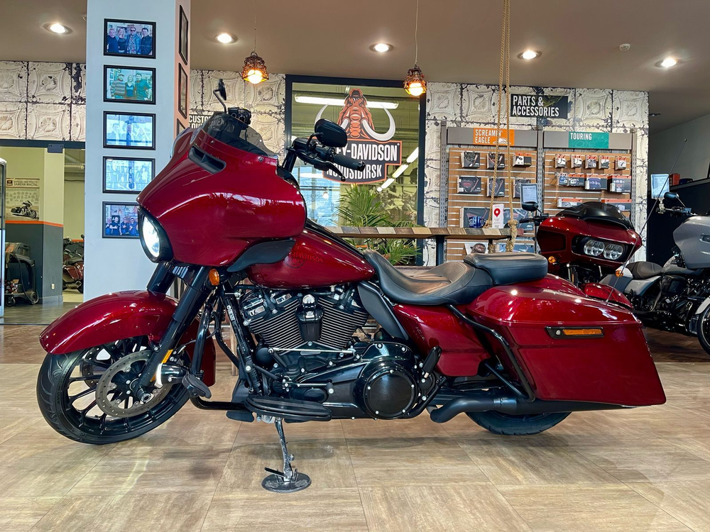 Harley-Davidson Street Glide, 2019 (Hard Candy Customs)