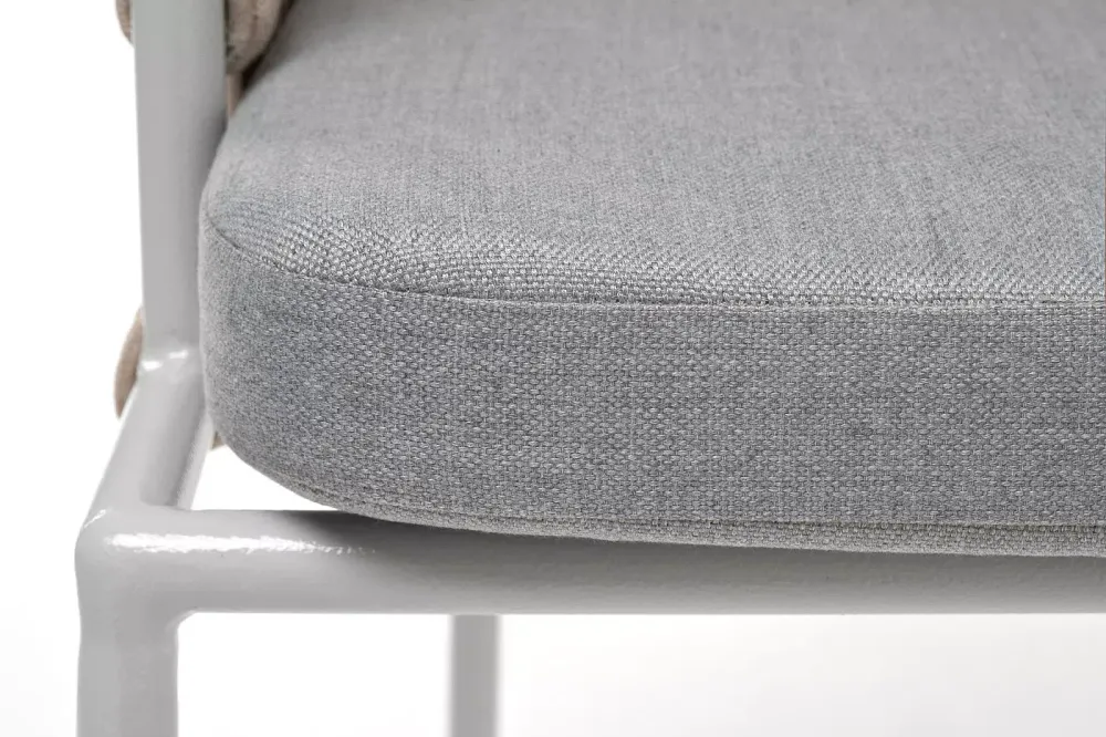 "Диего" стул плетеный из роупа, каркас из стали светло-серый (RAL7035) муар, роуп бежевый круглый, ткань светло-серая