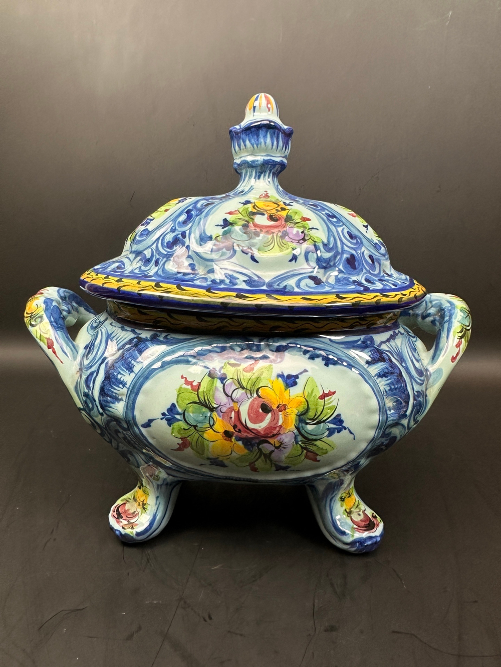 Ваза с ручками