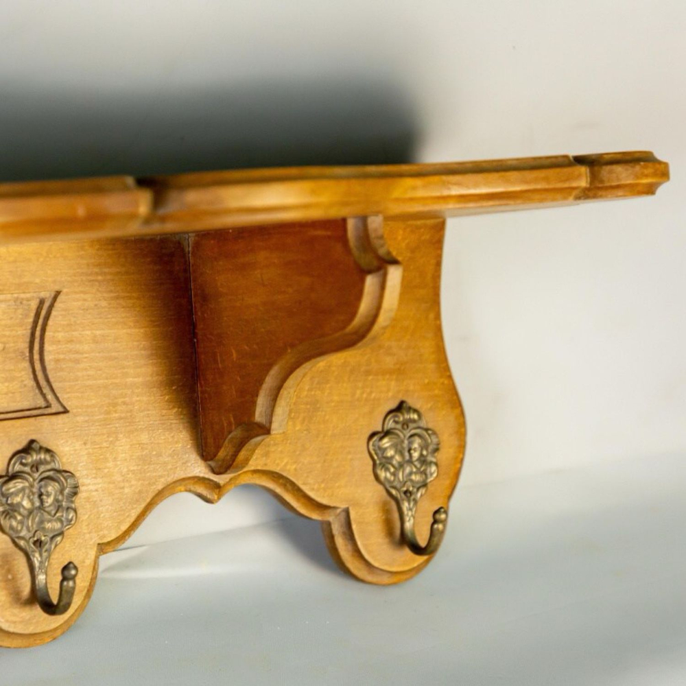 Винтажная настенная вешалка