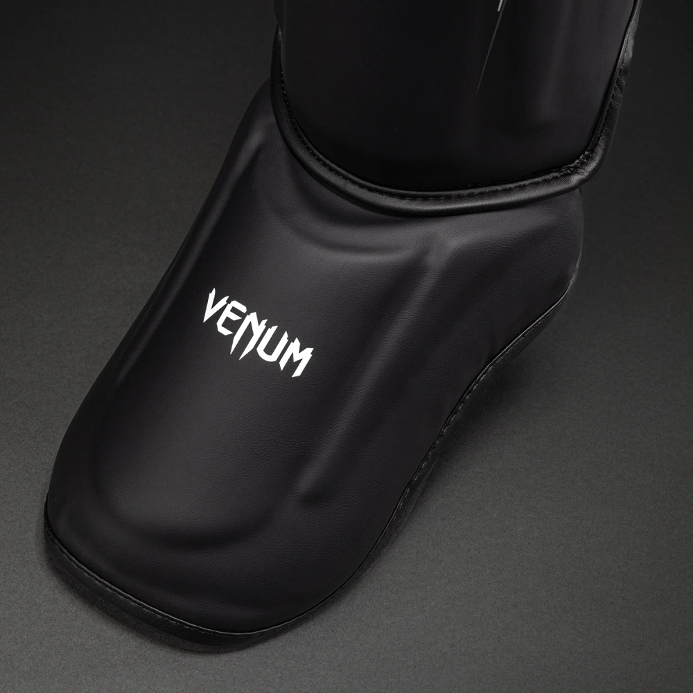 Шингарды Venum Streamline - Black/White