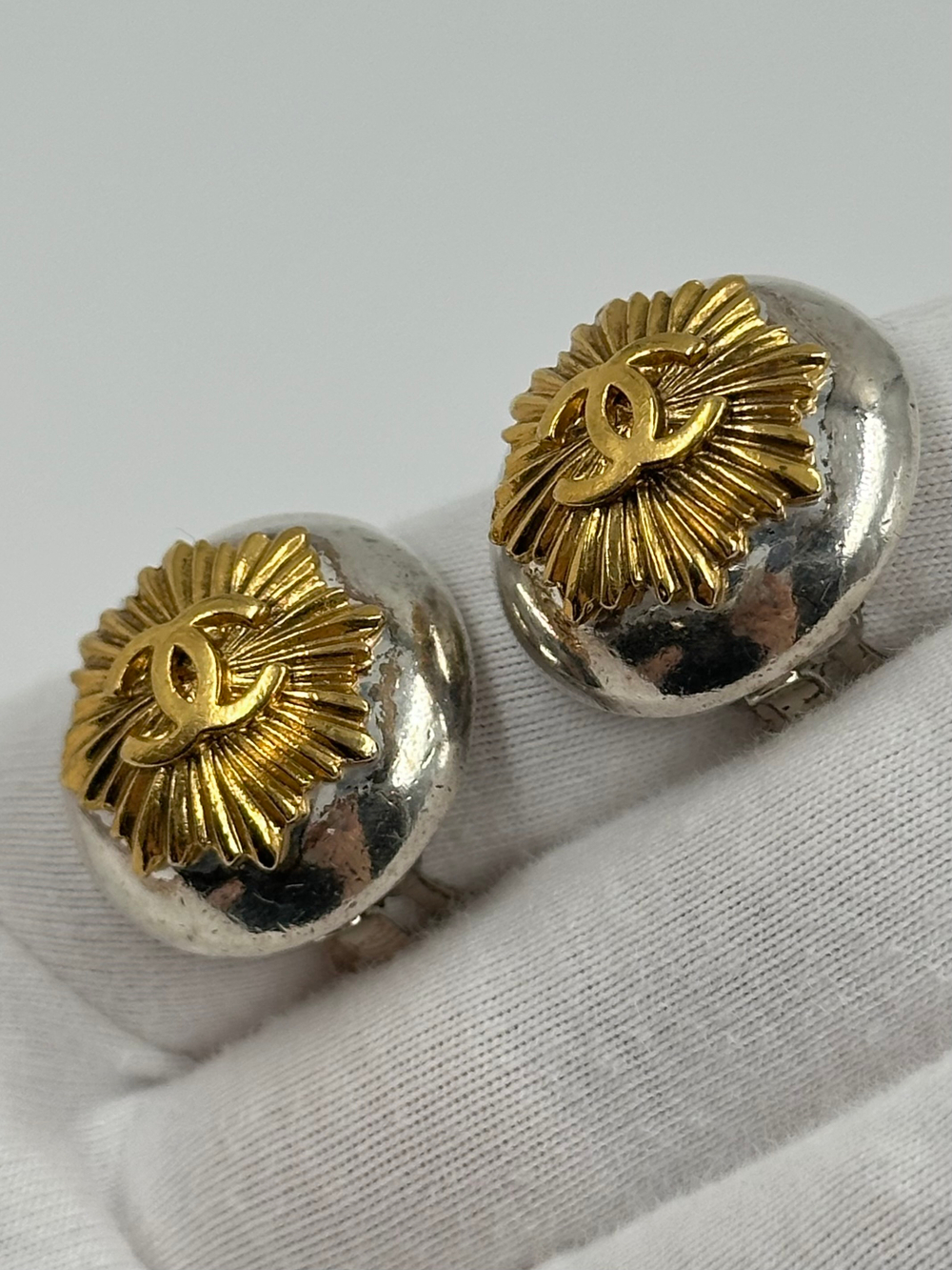 Клипсы биколор Chanel