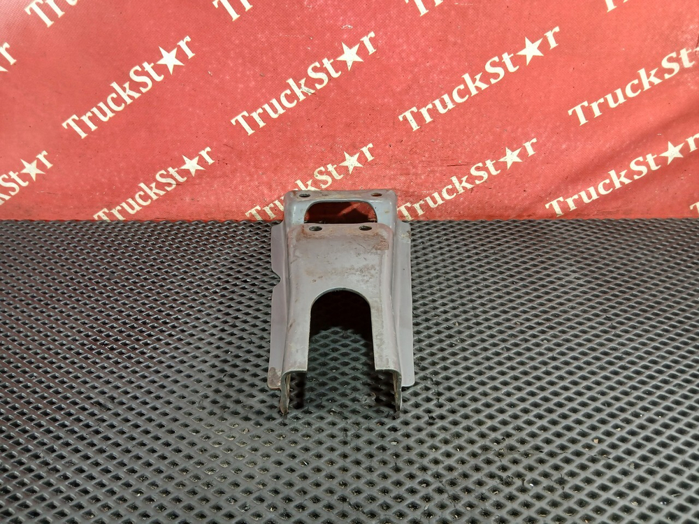 Кронштейн амортизатора переднего