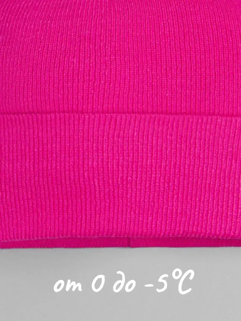 Шапка детская осенняя с помпонами