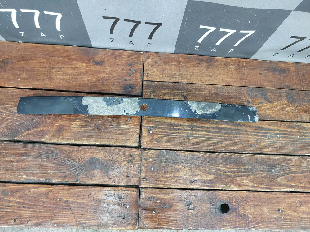 Накладка крышки багажника Audi A4 (B5) 94-01 Б/У Оригинал 8D5827576