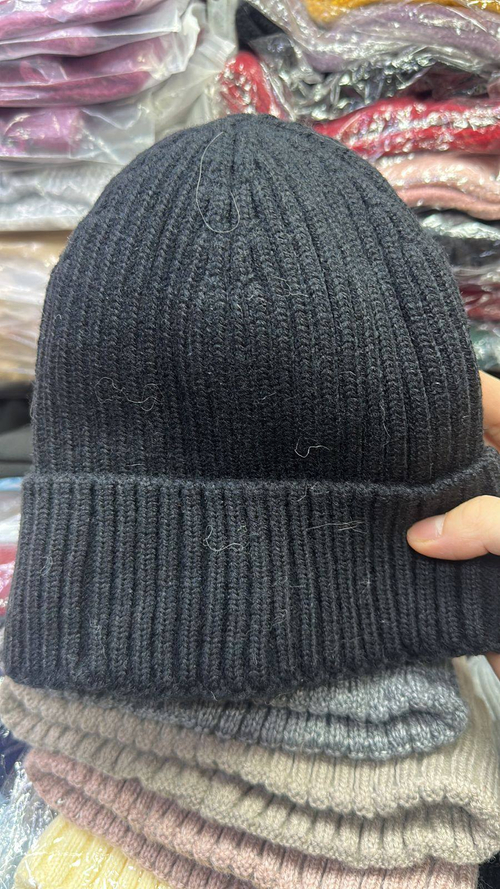 Вязаная шапка-бини на флисе