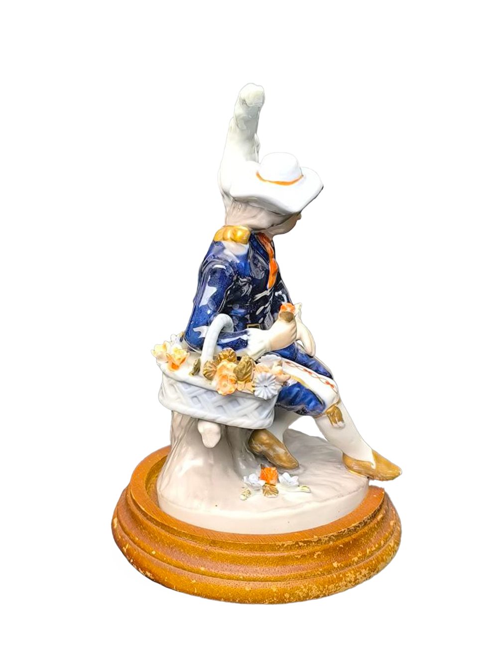 Фарфоровая статуэтка "Юноша с корзинкой цветов" Италия