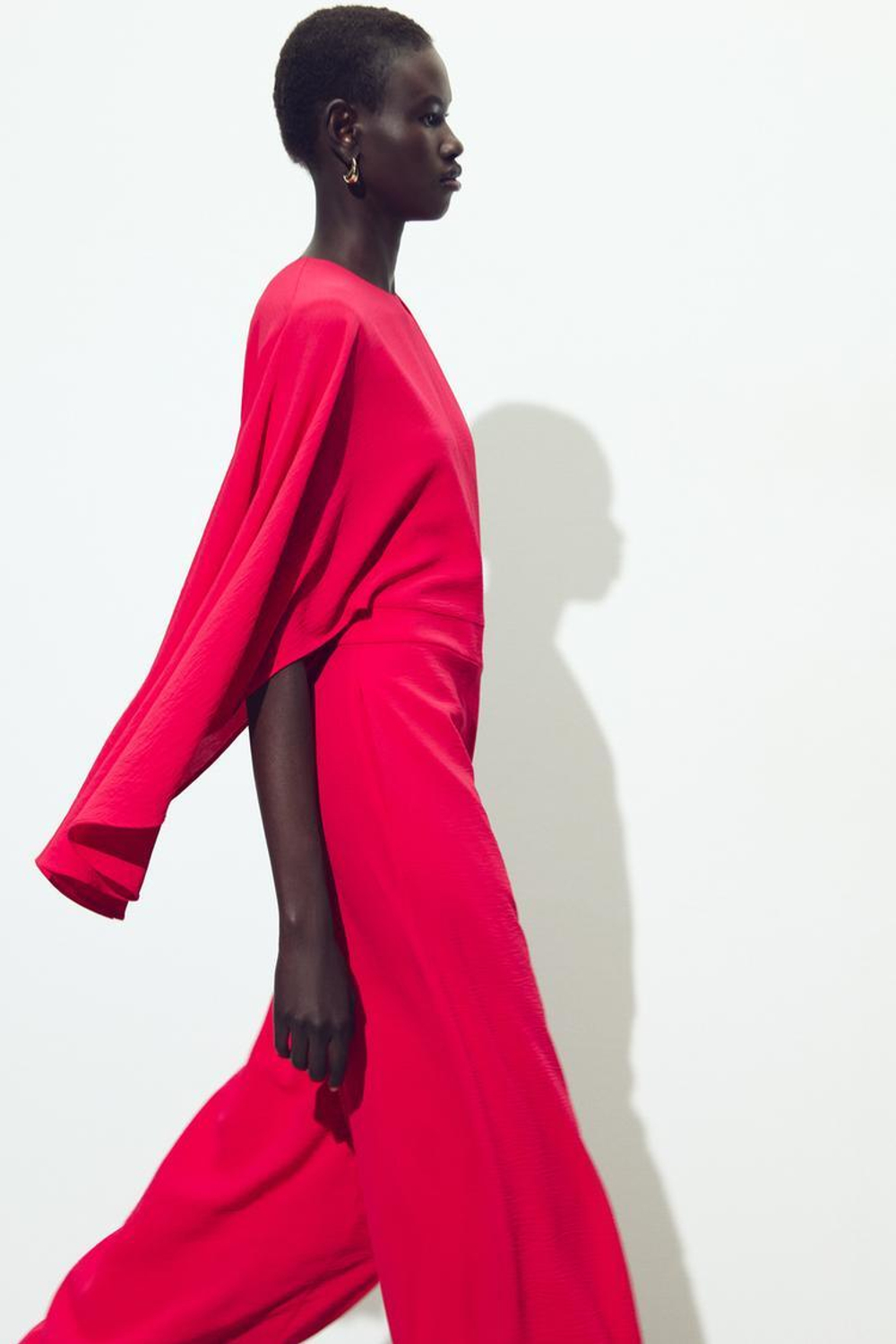 ZARA КОМБИНЕЗОН АСИММЕТРИЧНОГО КРОЯ С ШИРОКИМИ ШТАНИНАМИ, МАЛИНОВЫЙ