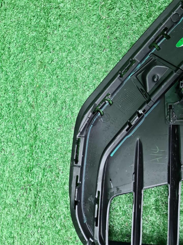 Решетка переднего бампера правая VW Talagon 21-нв