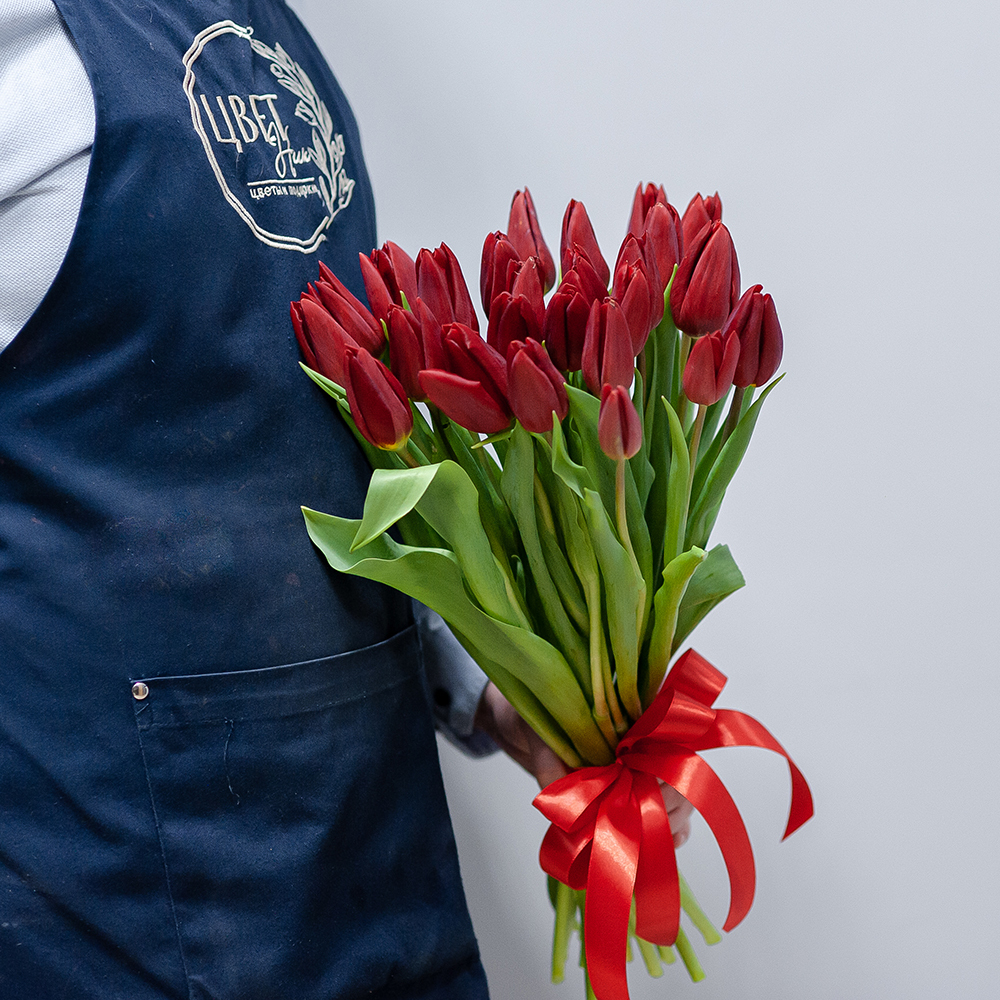 Тюльпаны красные под ленту