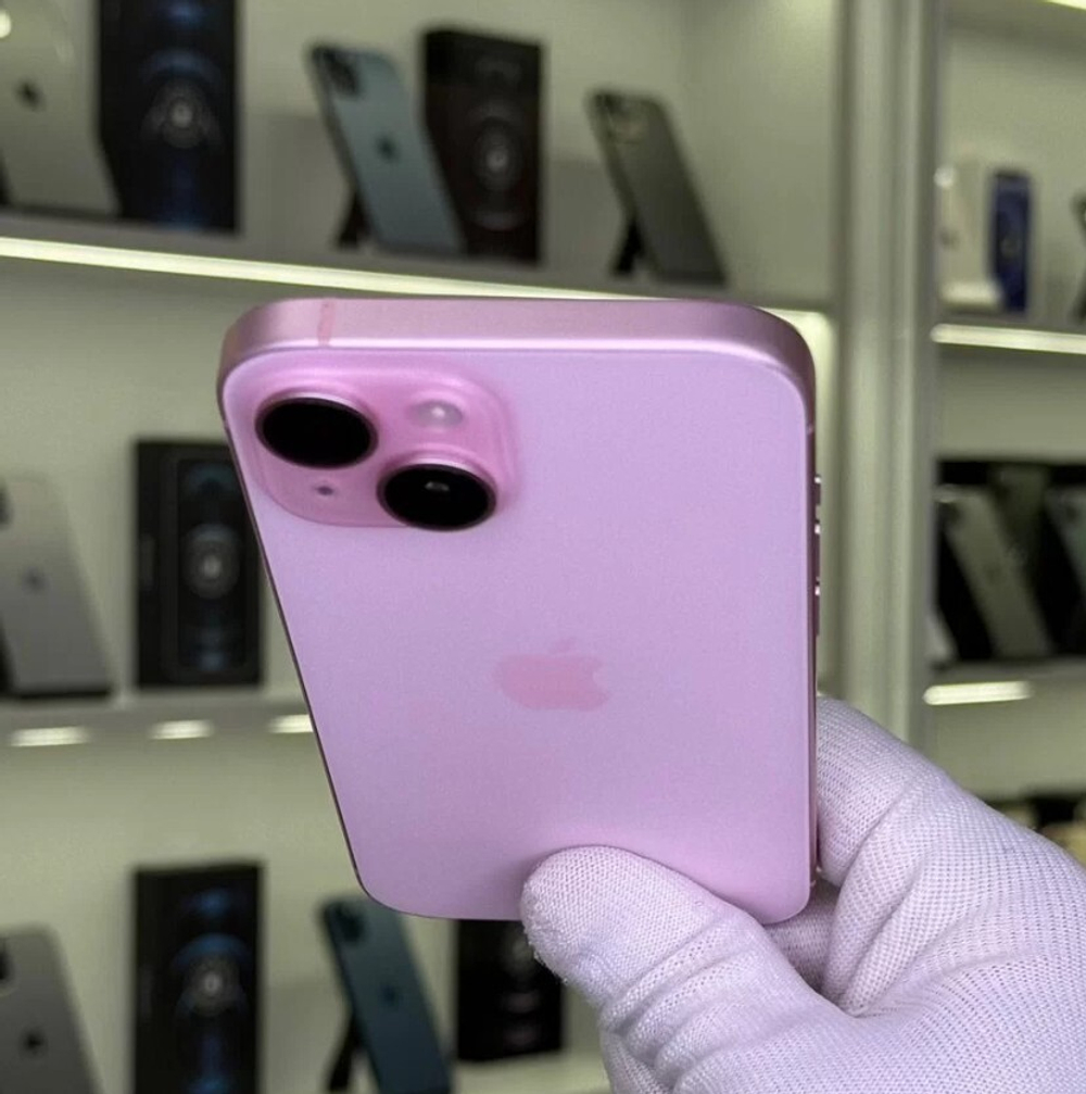 iPhone 15, 128 ГБ б/у