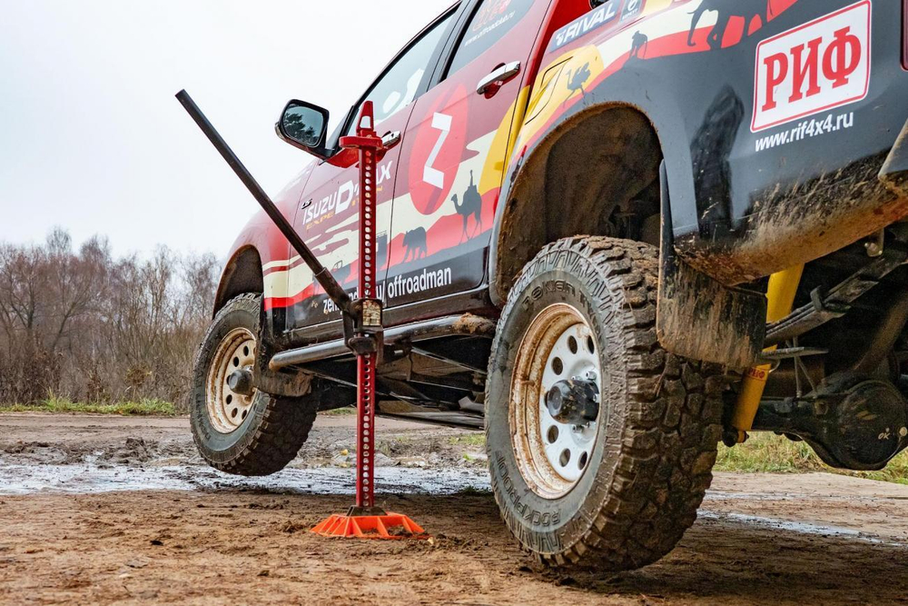 Пороги силовые Isuzu D-MAX (2012-2019) РИФ