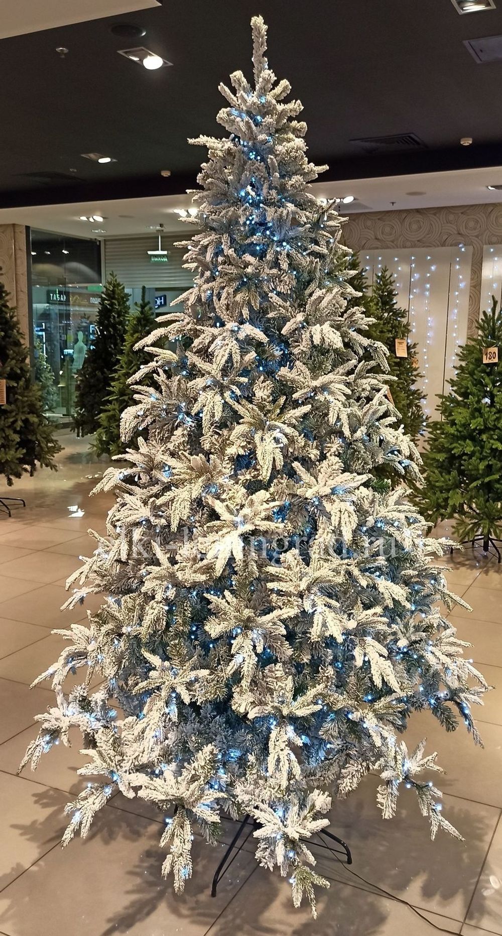 Заснеженная елка с гирляндой «Форесто» холодный свет (Литая+пвх) от 1.2 до 2.4 м