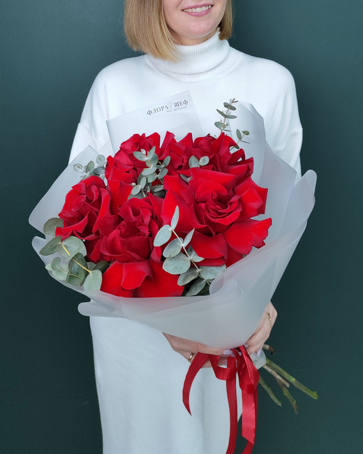 Букет из красной французской розы и эвкалипта, 5шт(00176)