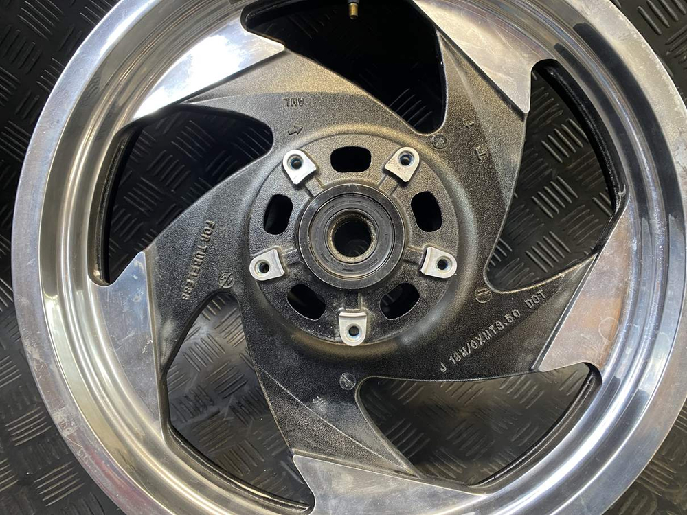 Колесо переднее Suzuki M109R 053443