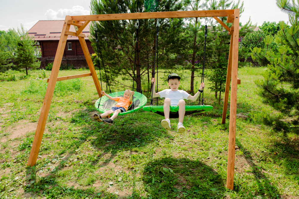 Деревянные качели с двумя качелями гнездо Свиби