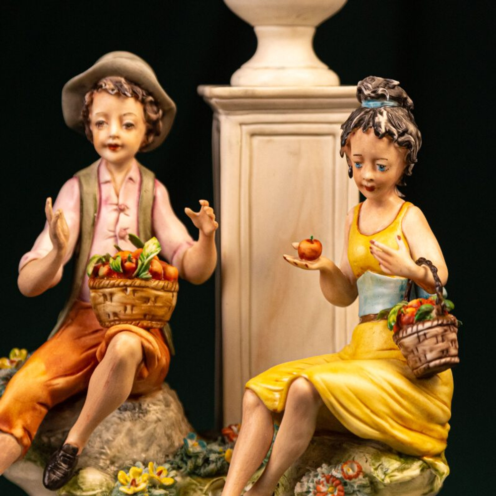 Фарфоровая мануфактура Capodimonte «Сбор урожая яблок»