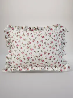 Декоративная наволочка с рюшами, оборками "Розовые бутоны" 50х70 см, 1 шт, без молнии