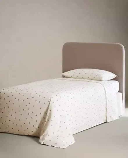 ZARA HOME ДЕТСКАЯ ПРОСТЫНЯ С ПРИНТОМ, ЖЕЛТОВАТО-БЕЛЫЙ