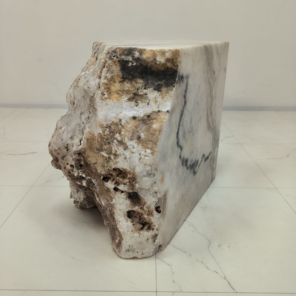 Стол из оникса 65584  (45*32*45) 0195