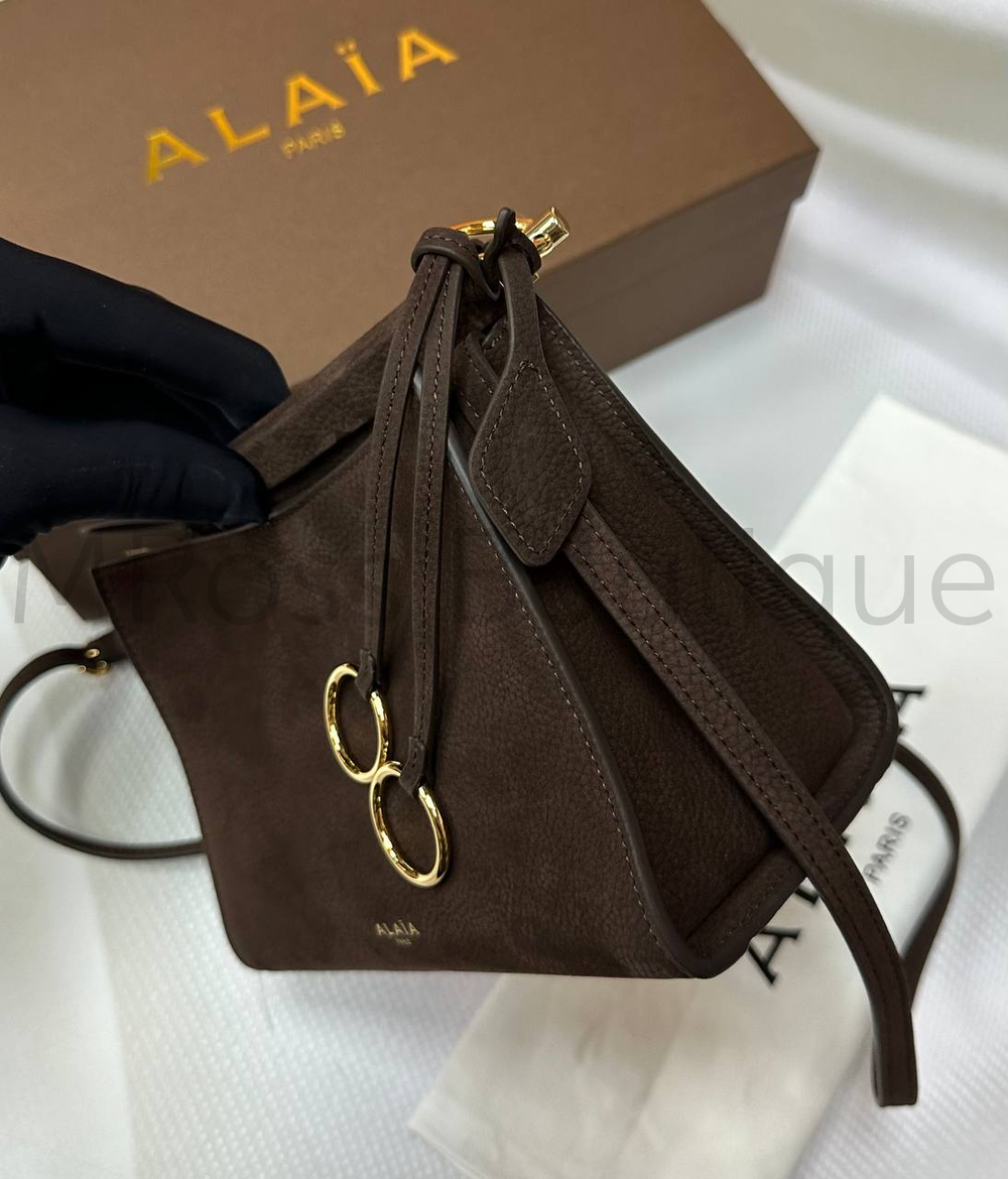 Маленькая сумка на плечо Alaia Le Click темно-коричневого цвета