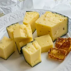 Сыр полутвердый с трюфелем «Альба» целая головка / 2,2 кг