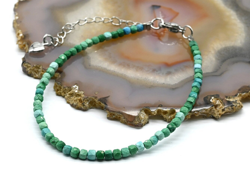 Браслет из бирюзы кубик граненый 3 мм., 17 см