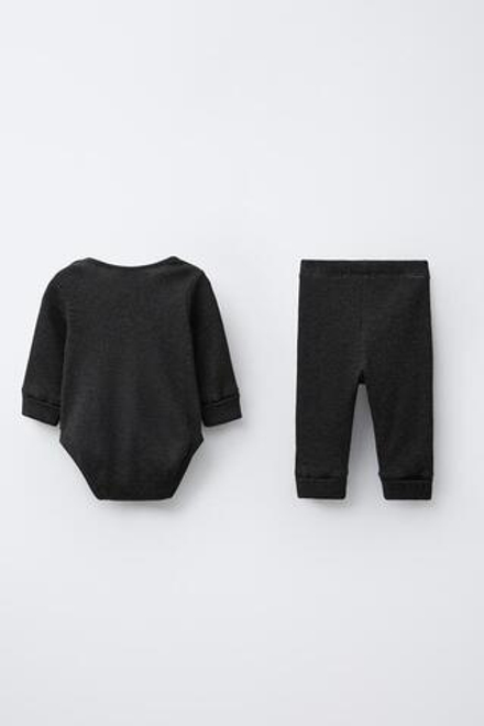 ZARA КОМПЛЕКТ ИЗ БОДИ И ЛЕГИНСОВ ВАФЕЛЬНОЙ ТЕКСТУРЫ, АНТРАЦИТОВО-СЕРЫЙ