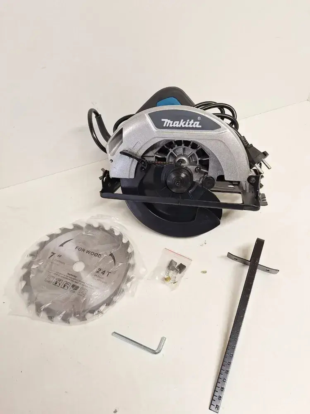 Циркулярная дисковая пила Makita 1200Wt.