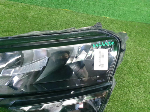 Фара левая Skoda Karoq (2017-2021) галоген