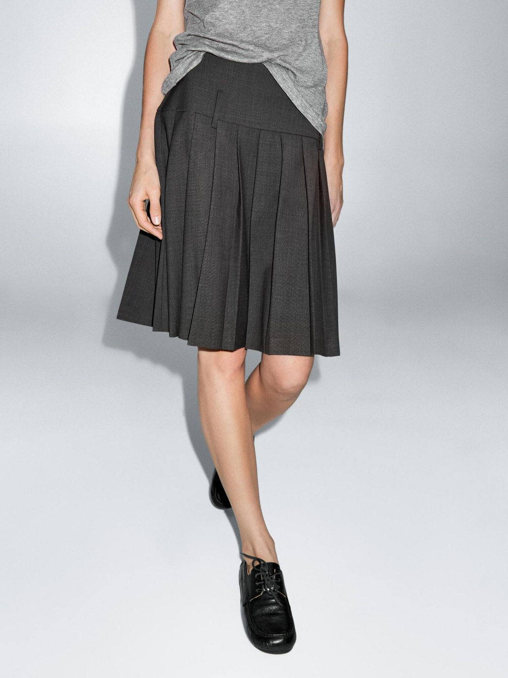 Massimo Dutti Короткая юбка с плиссировкой, шоколадный