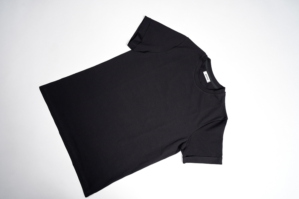 Футболка классическая с нашивкой на спине