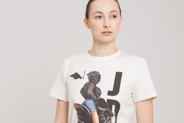 Женские футболки