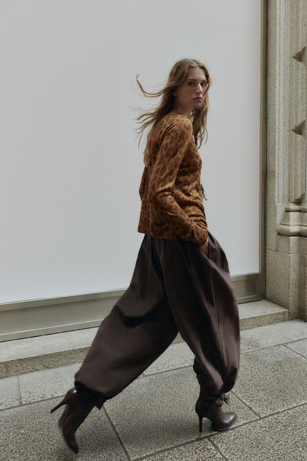 ZARA ТОНКИЙ ДЖЕМПЕР С АНИМАЛИСТИЧЕСКИМ ПРИНТОМ, ЛЕОПАРДОВЫЙ