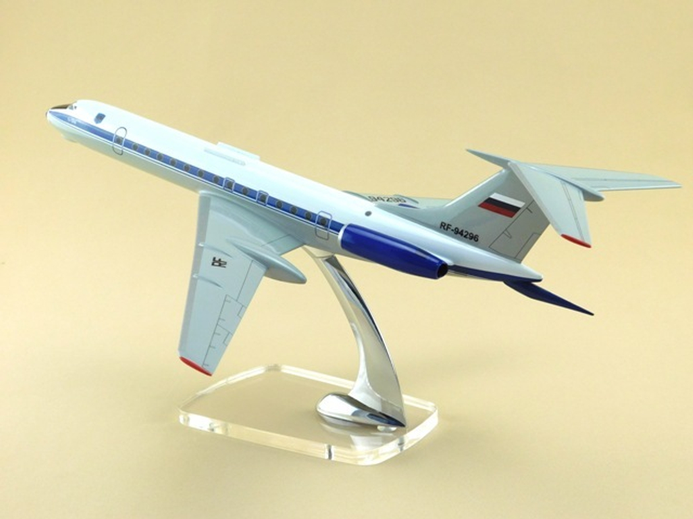 Модель самолета Ту-134 с антенной БУС (М1:100, ВВС с синей полосой)