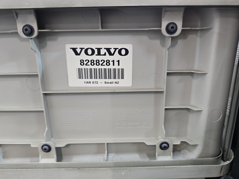 Консоль салона кабины задняя