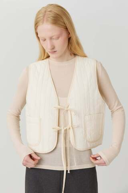 Жилет на двух завязках из молочного хлопка