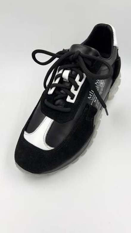 Кроссовки в черном цвете