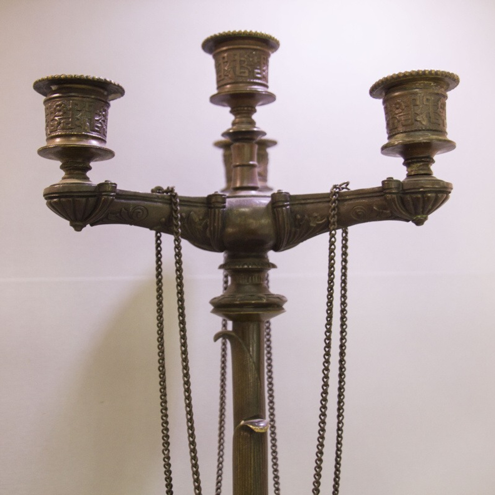 Пара канделябров на львиных лапах