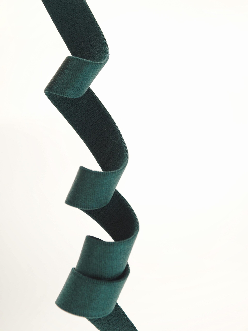 Резинка бретелечная изумруд глянцевая ширина 15 мм