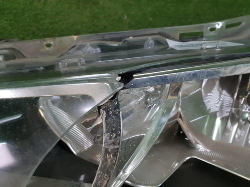 Битая Фара левая Toyota Corolla E160 15-19 галоген