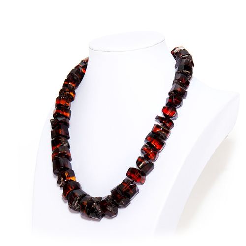 Бусы из янтаря натуральные, длина 52 см, размер бусин в диаметре 2,5 см, ширина до 1,5 см, вес 100 г.