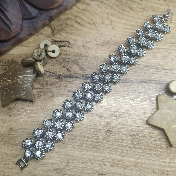 Браслет Цветочки в 3 ряда кристалл граненый металл серебристый