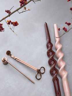 Набор аксессуаров для свечей дымчато-коричневого цвета из коллекции Essential