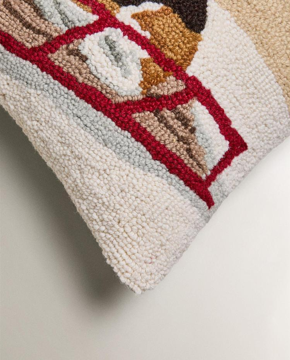 ZARA HOME РОЖДЕСТВЕНСКИЙ ЧЕХОЛ НА ПОДУШКУ С ВЫШИВКОЙ "СОБАКА НА САНЯХ", ЭКРЮ