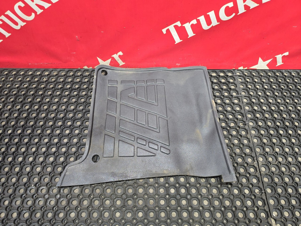 Коврик салона правый 2023 г