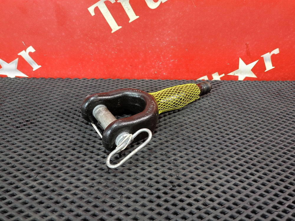 Крюк буксировочный