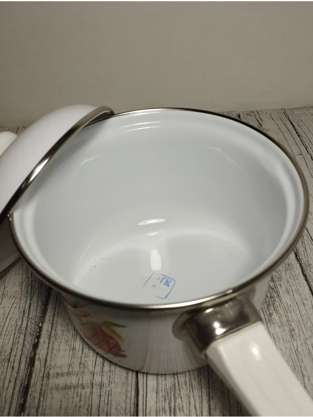 Ковш 1,5 литра эмалированный с крышкой Анютины глазки